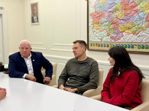 Павел Специан, Николай Жеребилов (слева) и член делегации