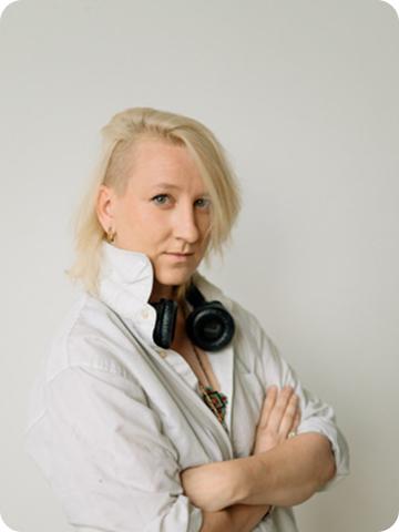 Образование: Высшее: «Международная журналистика»,«Связи с общественностью»
Крупные проекты:  -документальные и фильмы для внутреннего использования (корпоративные) для ПАО «ЛУКОЙЛ» -НГТУ им.Алексеева (на юбилеи 95 лет и 100 лет) -фильм «Нижегородский Архимед» -сценарий для юбилейного концерта к 100 летию НГТУ им.Алексеева