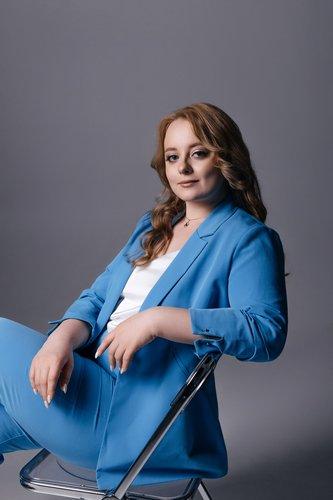 8 лет в ИТ и разработке на «1С:Предприятие 8.3». Старший преподаватель ТУСУР, 3 года преподавала в Иннополисе по программе «1С‑программист». Сертифицированный специалист по проектированию ИС на «1С». Ведущий эксперт WorldSkills (подготовка призёров 1‑го и 2‑го мест). Преподаватель первой категории.