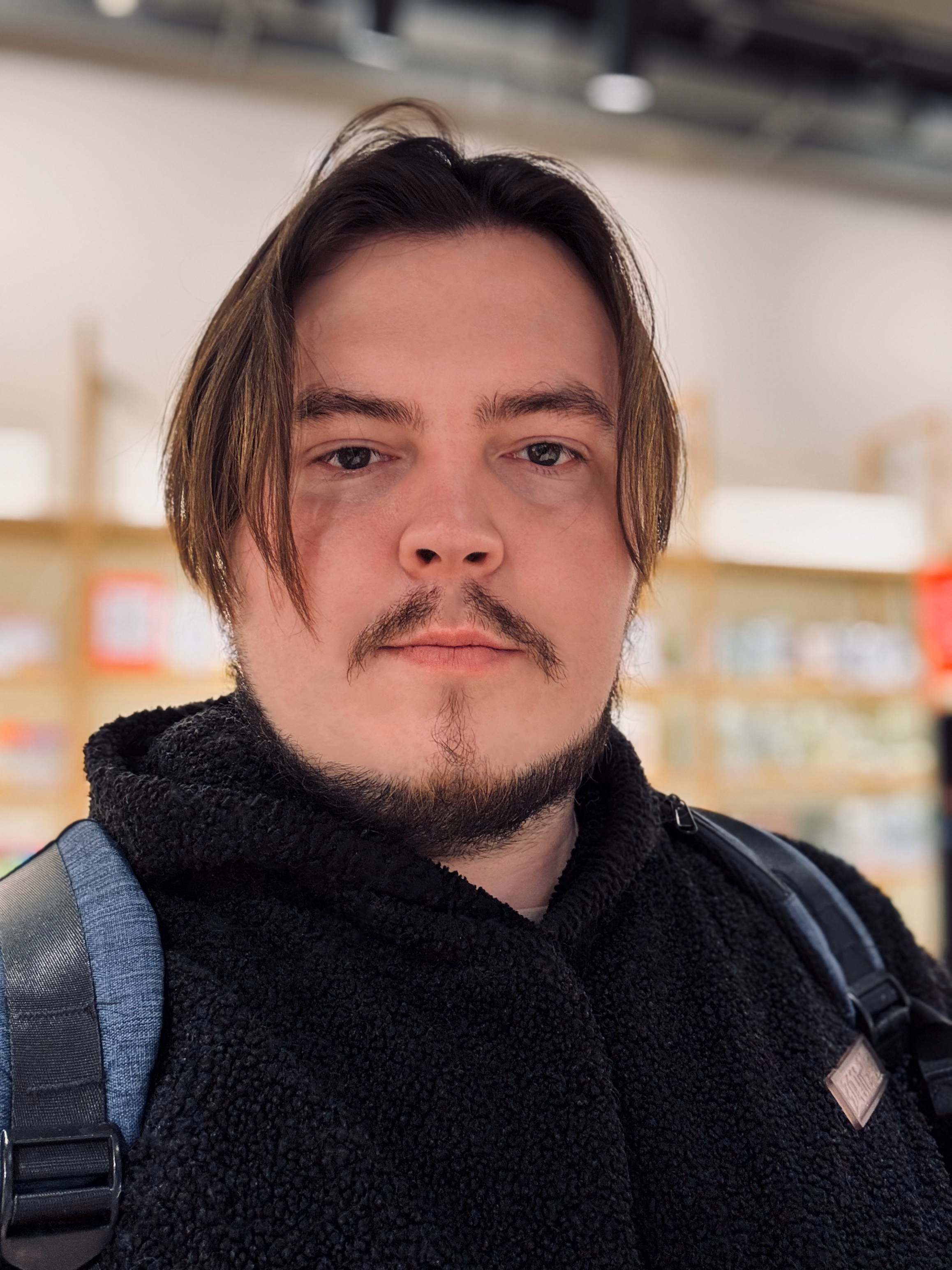 8 лет графический дизайнер в медиа, опыт преподавания 5+ лет, автор методических образовательных материалов Академии, ментор направления Малой Компьютерной Академии ТОП 