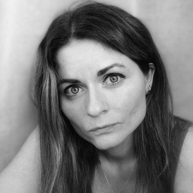 Более 7 лет опыта в иллюстрации и GameDev, работает в Яндекс Крауд