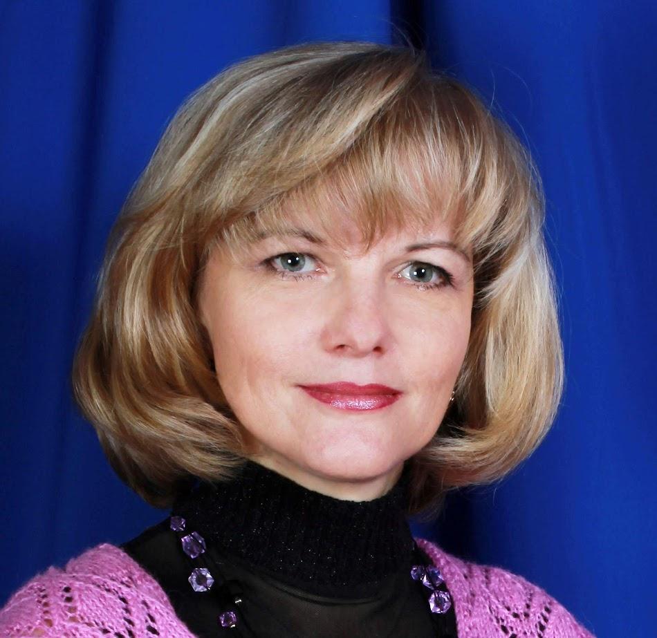 На протяжении более чем 20 лет развиваюсь в сфере IT. Работал в компании Oracle на позициях Software Engineer и Product Owner, где участвовал в создании и управлении IT‑продуктами. Помимо практической деятельности, делюсь знаниями как преподаватель в академии, помогая новым специалистам осваивать IT‑профессии.