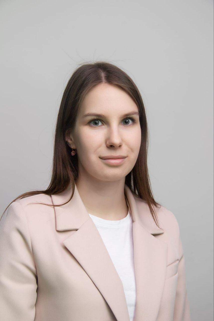 Высшее психолого-педагогическое образование.
Учитель начальных классов, логопед. Преподает ментальную арифметику и подготовку к школе. Автор научных статей в сборнике MENDELEEV. New Generation.