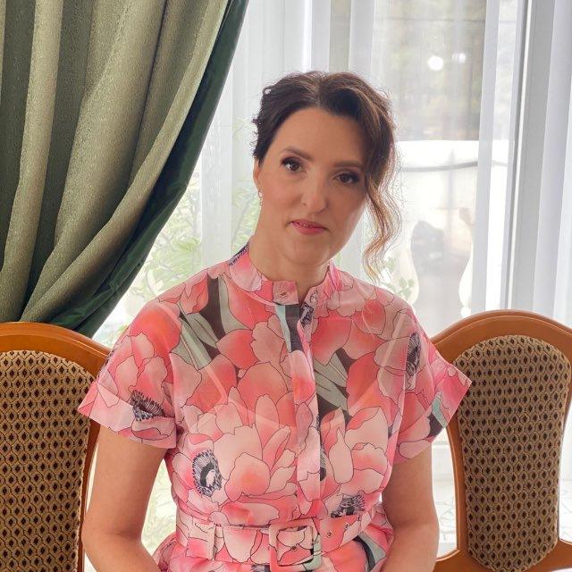       Ирина Абдулова. 
Директор по персоналу, сертифицированный бизнес-тренер, психолог, преподаватель психологии РАНХиГС