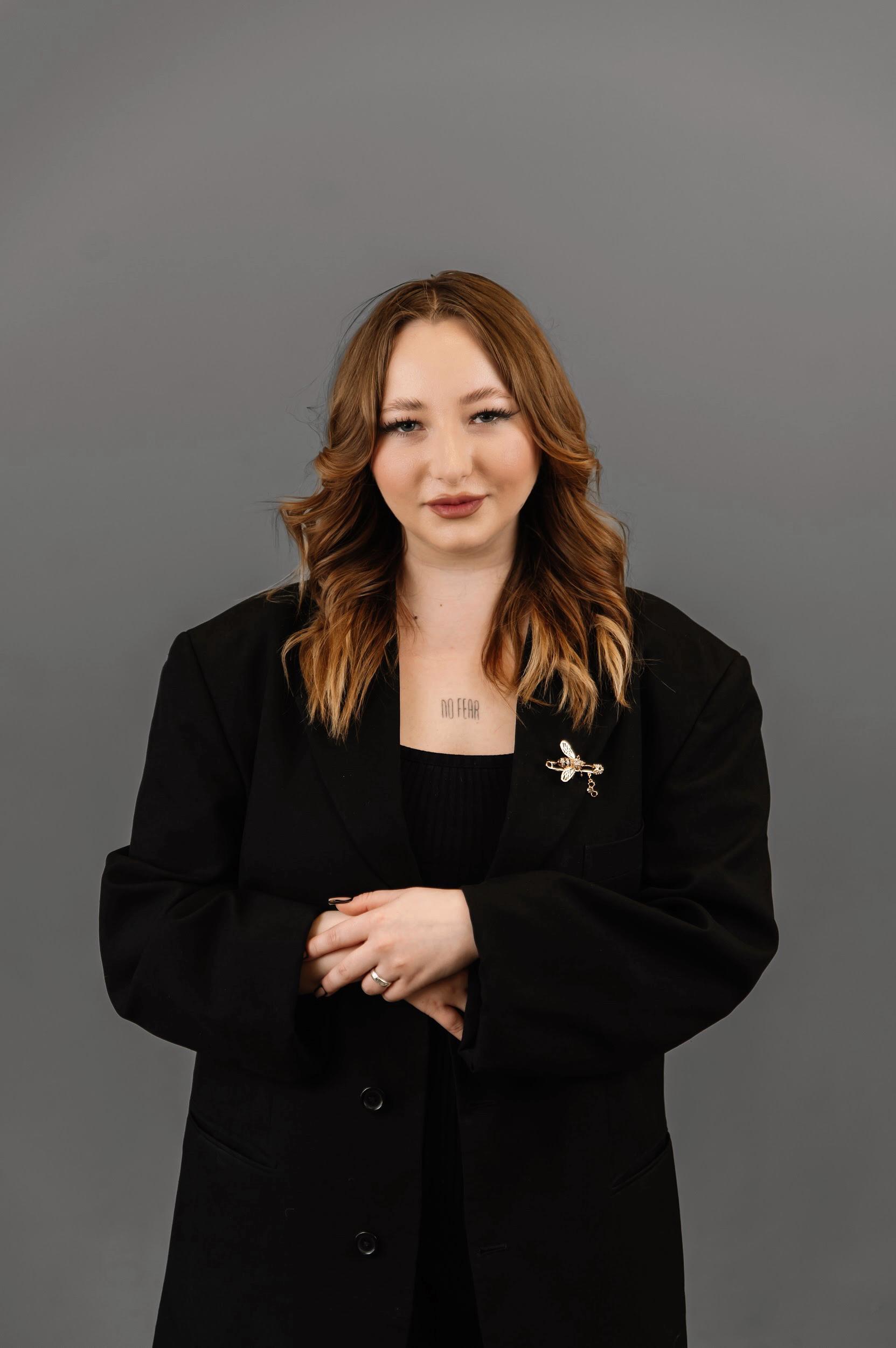 Маркетолог с более чем шестилетним опытом работы в крупных компаниях, в числе которых: Haval, APACHI, Marchellis, Grand Hotel Megapolis, раковарня «Клешни и хвосты» и другие