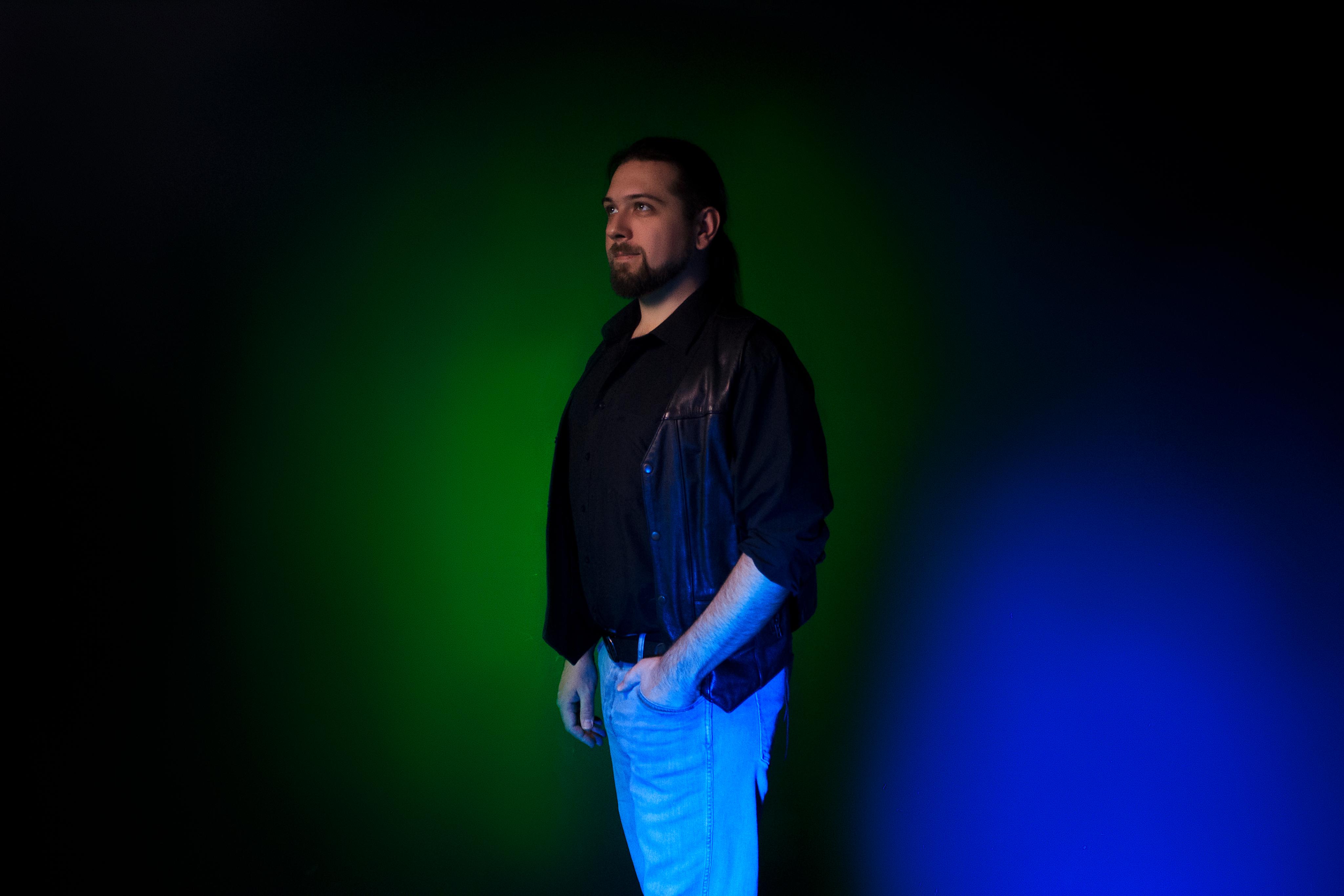 Преподаватель информатики  Работал в контуре Росатома по направлению дополнительного профессионального образования.  Исследователь, научный сотрудник  Научно-исследовательского института Промышленной Экологии