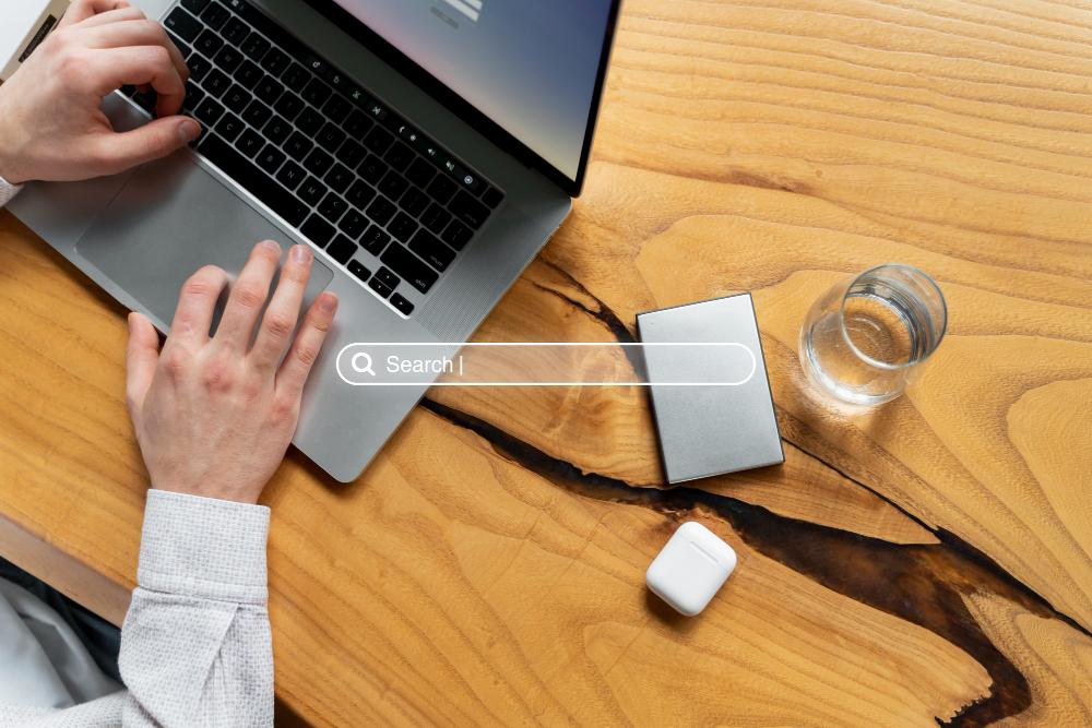 На первых порах придется мониторить и отсеивать много вакансий