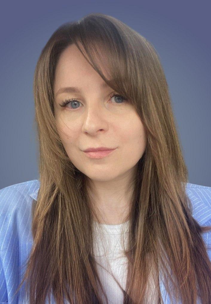 Практикующий дизайнер интерьера с опытом 15 лет. Специализируюсь на проектировании жилых и коммерческих пространств: выполняю замеры, разрабатываю планировочные решения, создаю визуализации, осуществляю авторский надзор. Создаю интерьеры, сочетающие современный стиль и практичность.