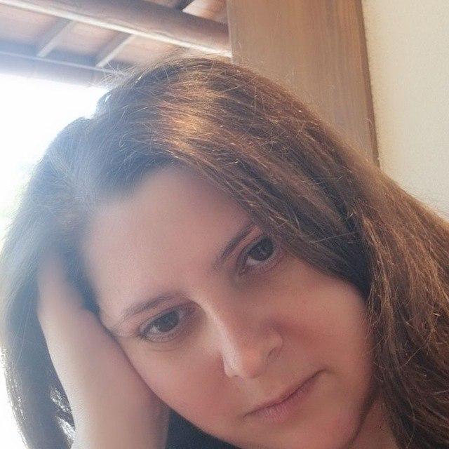 15+ лет работает в сфере дизайна, 4 года преподает в Академии ТОП